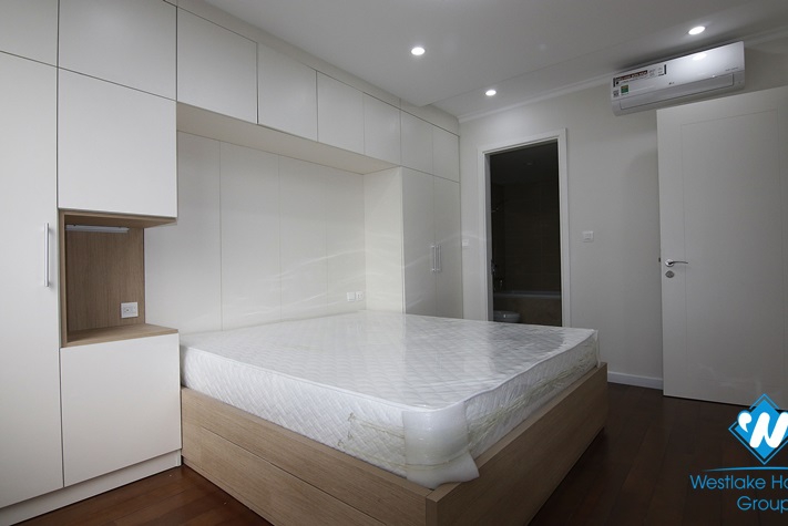 State-of-the-art three-bedroom apartment with lake view in D'capital building on Tran Duy Hung st, Cau Giay